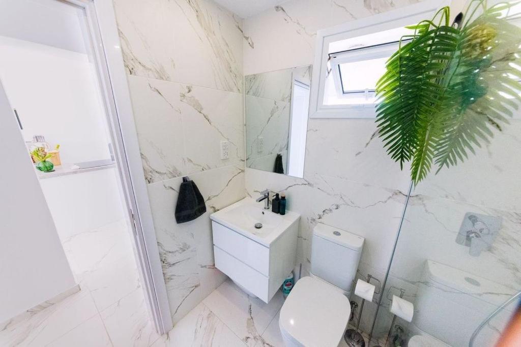 Sky Sea Cyprus Apartment Kapparis Paralímni Kültér fotó
